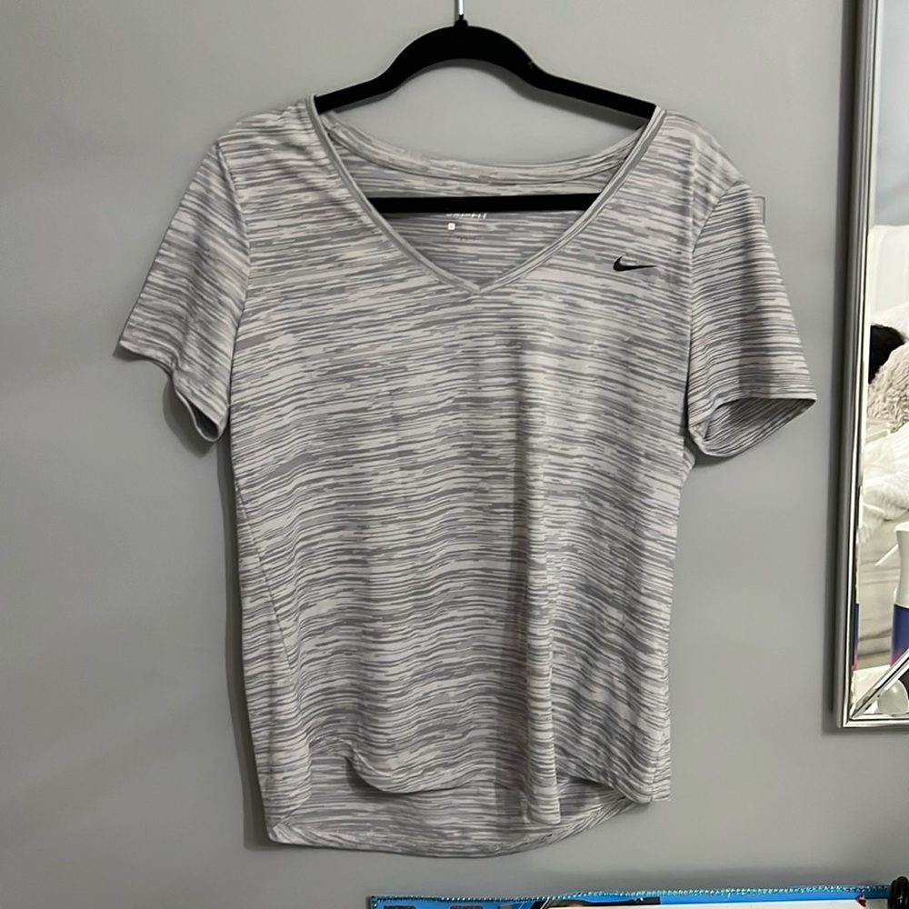 Nike Gray Short Sleeve Tee for Everyday Comfort - Picture 2 of 6